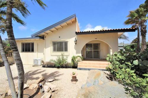 Paradera Paradise - your ultimate 5-bedroom getaway in Paradera