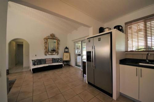 Paradera Paradise - your ultimate 5-bedroom getaway in Paradera