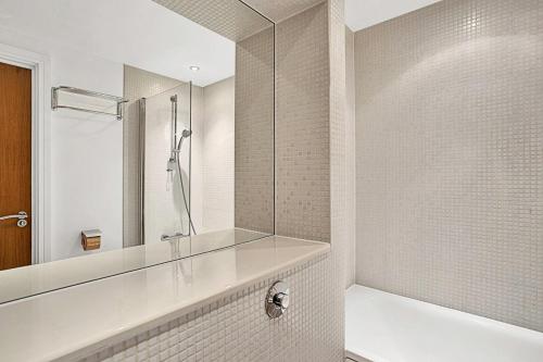 Urban Retreat: Stylish 1-Bed Bliss - image 9