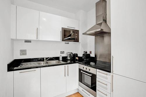 Urban Retreat: Stylish 1-Bed Bliss - image 10