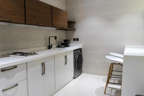 Kjøkken, فندق ريان الجنادرية للشقق المخدومة Rayyan Al Janadriyah Hotel in An Nadhim