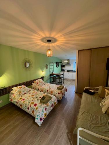 3 twin beds
