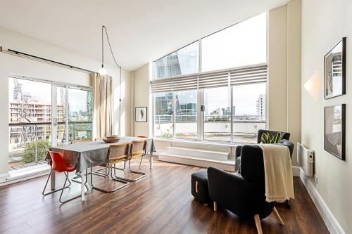 Bright and Stylish Riverside Haven in Canary Wharf, London (photo 3)