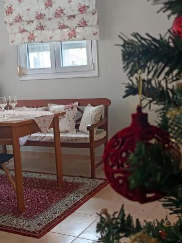 Vintage Garden House in Kalambaki