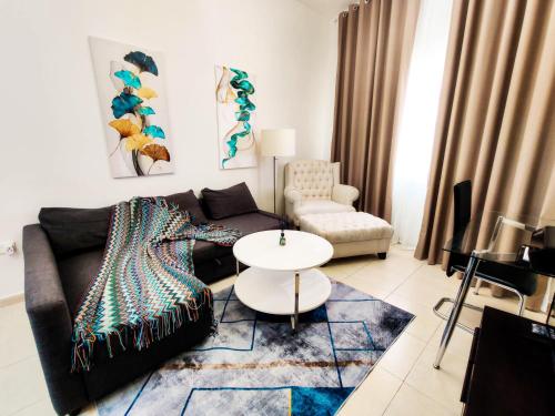 Elegant Fresh 1BR with Heated Pool, just steps from Mall, Restaurants & Fitness center, Dubaï (photo 2)