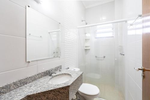 Suítes Privativas no Centro a 60m da Praia Ar Condicionado Banheiro Privativo Cozinha Completa e Lavanderia compartilhada Conforto Garantido Reserve agora mesmo