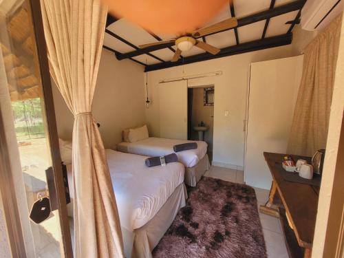 2 twin beds