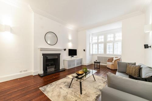 Elegant Two-Level Kensington Apartment, London