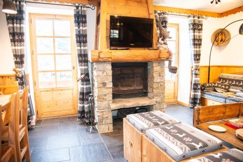 CHALET de charme 13 personnes avec Sauna SKI O PIEDS in Villarencel