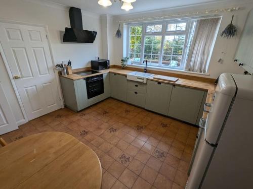 Kitchen, Lavender Lodge in Burbage