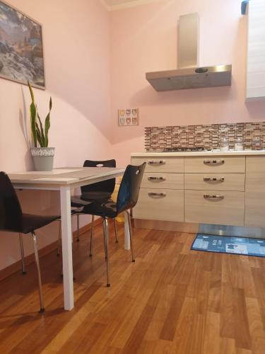 ห้องครัว, Appartamento Duplex B & B in คาร์ปี
