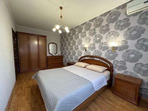 1 queen bed, 1 sofa bed