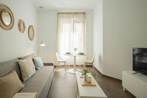 Apartment with Shower image 10