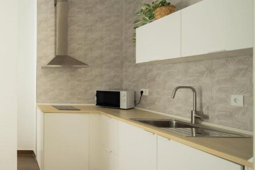 Apartment with Shower image 9