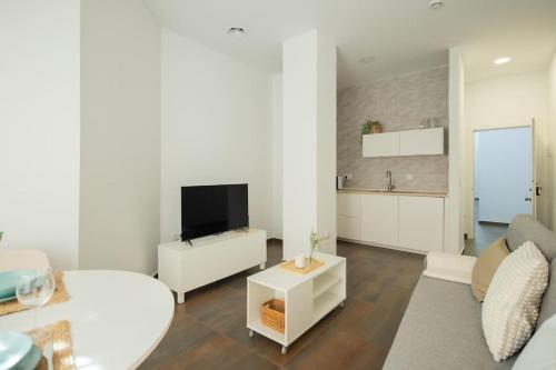 Apartment with Shower image 6
