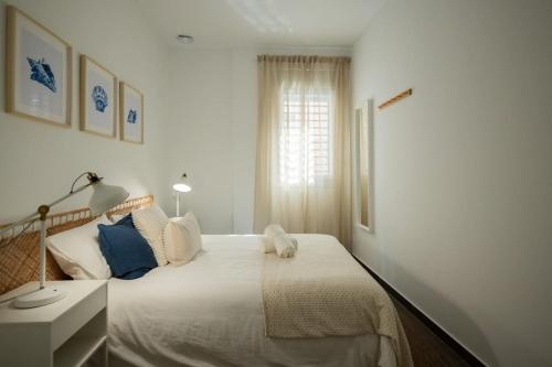 Apartment with Shower image 3