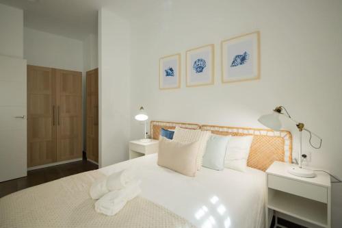 Apartment with Shower image 2