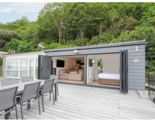 Refurbished Beach Lodge