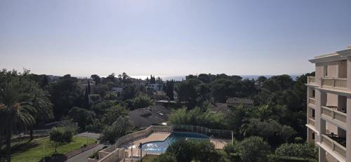 Bright apartment with terrace in Saint-Raphael near Les Voiles Saint Raphael