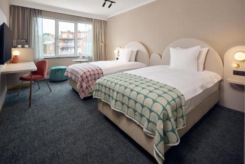 2 twin beds