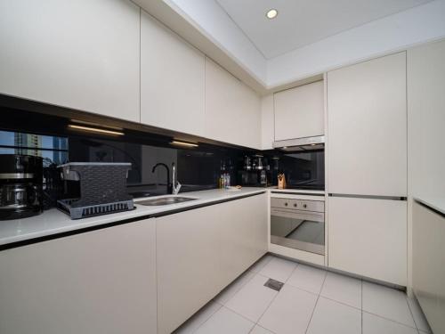 Luxury 1-Bed DIFC Stay - City Views in a Prime Area, Dubaj (zdjęcie 10)