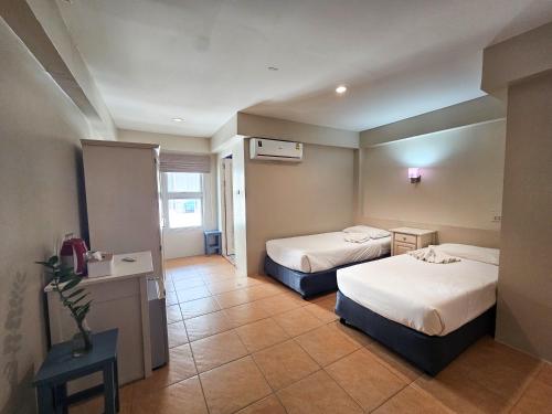 2 twin beds