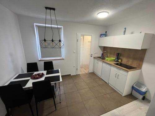 кухня, Apartment Romeo & Julija, Near terme Olimia, Free Parking in Подчертек