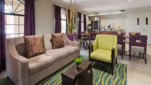 SureStay Hotel by Best Western Deer Park in Deer Park, USA