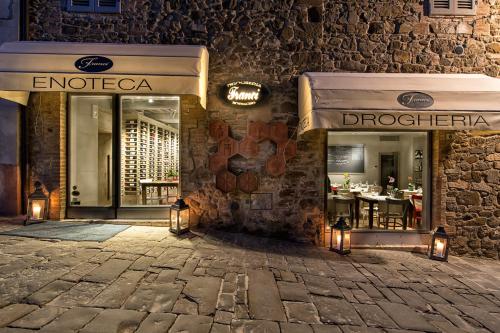 Вхід, Drogheria e Locanda Franci in Монтальчіно