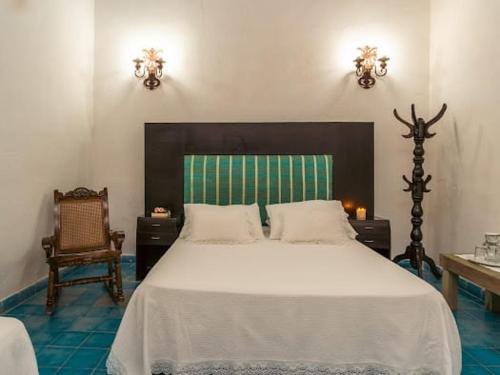 1 queen bed, 1 double bed, 1 twin bed