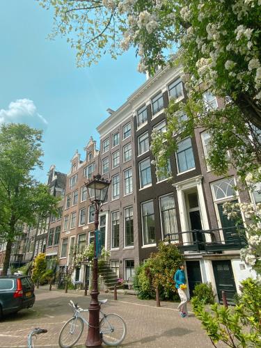 JoyJoyJoy the Green Palm ecolicious studio in a in historic Canalhouse from 1729 with view on the canals, Amsterdam (photo 3)