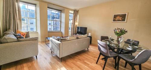 Royal Mile - Bright 2 Bedroom Apartment 3