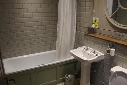 Red Dragon Inn - image 11