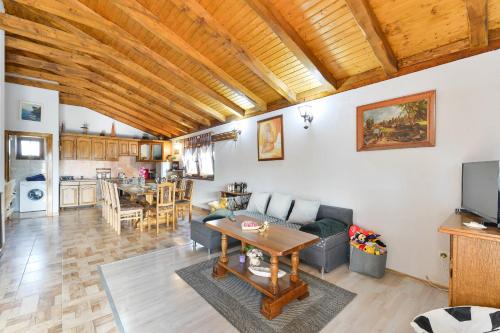 Közös társalgó / TV, Villa Serena with pool in Budak