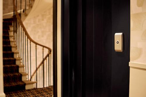 Hotel Royal Elysées - image 2