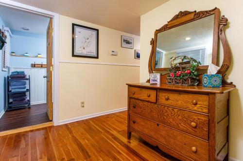 Lazy Daze Lagoon by Simple Life Rentals