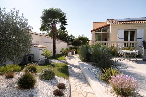 APPARTEMENT INDÉPENDANT 80M² DANS VILLA 1