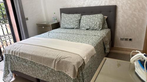 Modern Garden-Level Apartment with Pool & Jacuzzi, Marrakech