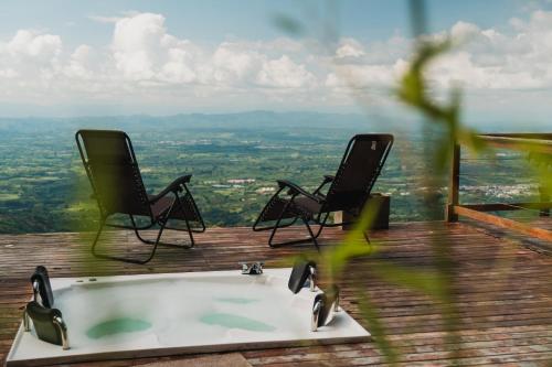 Exterior view, El Refugio in Pijao