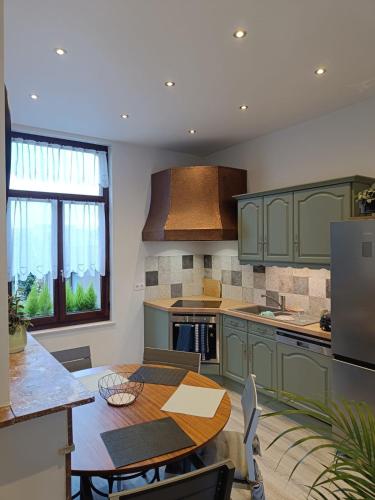 Modern Triplex 140m2 - 4 bedrooms, 1 living room & 2 bathrooms - 8 people in Brussels city, Brüssel (Foto 4)