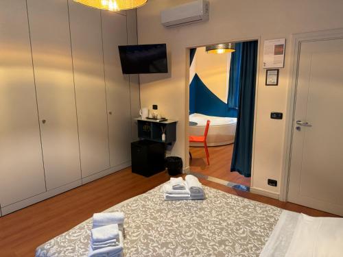 room detail thumbnail 0