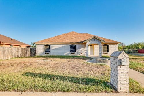 Convenient, Spacious and Peaceful Home in Edinburg!, Edinburg