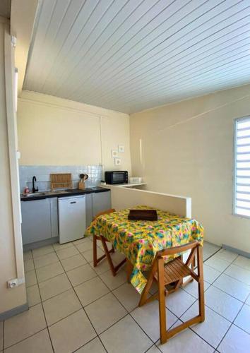 Trois Rivières T2 avec grande terrasse ombragée vue mer Trois Rivières T2 avec grande terrasse ombragée vue mer