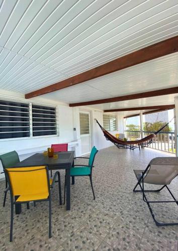 Trois Rivières T2 avec grande terrasse ombragée vue mer Trois Rivières T2 avec grande terrasse ombragée vue mer