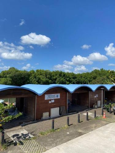 Trois Rivières T2 avec grande terrasse ombragée vue mer Trois Rivières T2 avec grande terrasse ombragée vue mer