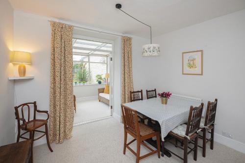 Faciliteiten, Churchill House - Two Bedrooms - Street Parking - Garden in Combe Down