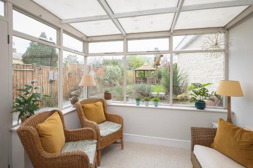 Uitzicht, Churchill House - Two Bedrooms - Street Parking - Garden in Combe Down