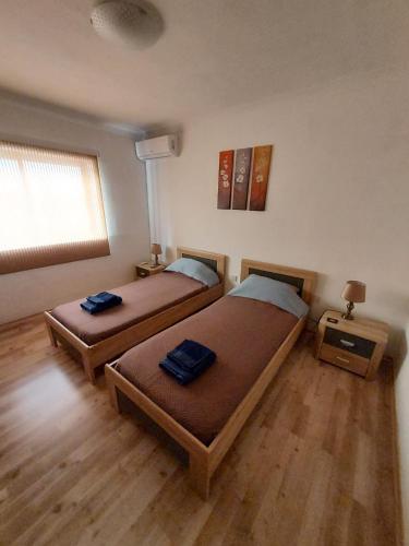 Two Bedroom whole apartment close to the sea