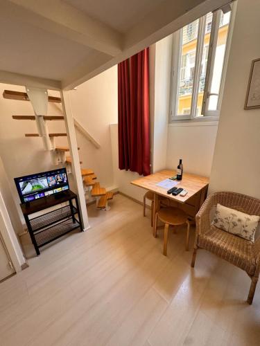 Tranquil Studio with Mezzanine in Carre dOr, Nizza (foto 5)