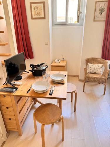 Tranquil Studio with Mezzanine in Carre dOr, Nizza (foto 9)